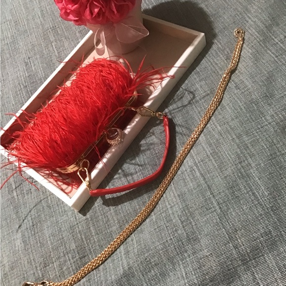 GORGEOUS GORGEOUS Red Ostrich Feather evening bag.Brand New See All Pics.🌹🍄🌹 - Picture 5 of 13